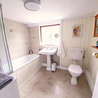 Secluded 16th Century Farmhouse with private grounds - Hatfield Peverel - 1