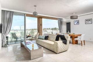 Modern Gem with Stunning Balcony by Sea N' Rent - Herzelia - 0