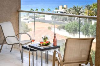 Modern Gem with Stunning Balcony by Sea N' Rent - Herzelia - 8