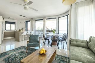Chic 3BR Apt w Balcony & Parking by Tel Aviv Port by Sea N' Rent - Tel Aviv - 0