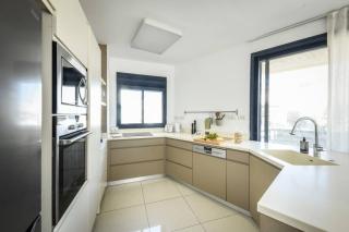 Chic 3BR Apt w Balcony & Parking by Tel Aviv Port by Sea N' Rent - Tel Aviv - 5