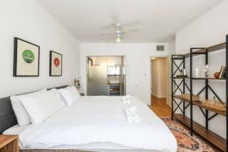 Chic 3BR Apt w Balcony & Parking by Tel Aviv Port by Sea N' Rent - Tel Aviv - 2