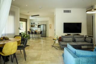 Luxurious Family Three Story House with Mamad by Sea N' Rent - Netanya - 9
