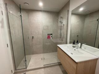 LUX NEW CBD Retreat - 2Bed2Bath With Parking! - Christchurch - 9