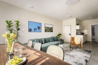 Spacious & Bright 3BR Apt Near the Beach & Port with Shelter by Sea N' Rent - Tel Aviv - 6