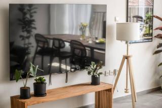 Spacious & Bright 3BR Apt Near the Beach & Port with Shelter by Sea N' Rent - Tel Aviv - 2