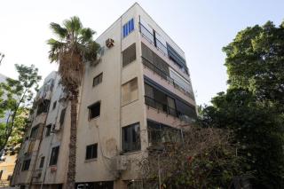 Cozy 3BR Apt w Big Windows 5 Min Walk From Beach with Shelter by Sea N' Rent - Tel Aviv - 6