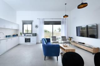 Stylish Coastal Oasis by Sea N' Rent - Naharia - 8
