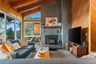 Scenic North Shore Stay w Games Near Snow Summit Lakeview Lodge by AvantStay - Fawnskin - 3