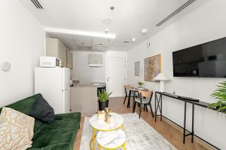 Bright Studio in Dubai Gate 2 - 4