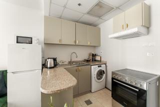 Bright Studio in Dubai Gate 2 - 3