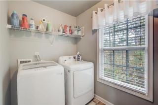 Spacious 4BR Getaway Near Atl - Douglasville - 3