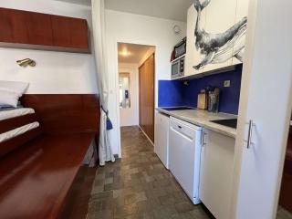 HYECAU Studio pour 4 personnes avec vue mer sur le port d'Hyères - Hyères - 3