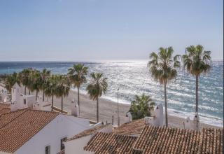 5 Chaparil Beach, Flat 3 with Sea Views - 8