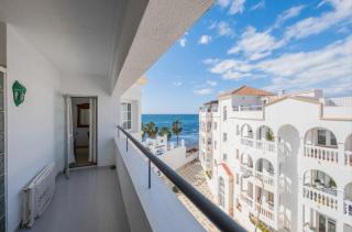 5 Chaparil Beach, Flat 3 with Sea Views - 7
