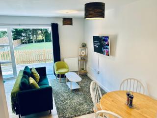 Dover Ferry Apartments, private terrace and on-site parking - 8