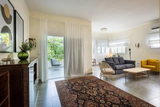 Eclectic Dreams Rabin Square Apt with Shelter by Sea N' Rent - Tel Aviv - 0