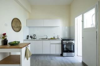 Eclectic Dreams Rabin Square Apt with Shelter by Sea N' Rent - Tel Aviv - 7