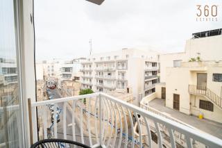 Spacious 4BR,4BATH with AC, Balcony, WIFI & Terrace by 360 Estates - Gwardamanġa - 9