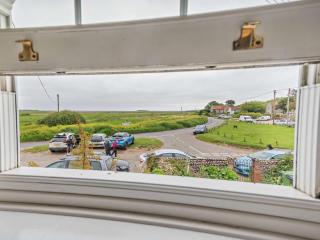2 Bed in Salthouse NCC15 - Salthouse - 2