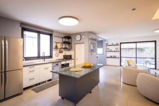 Poleg Serenity Villa with Shelter by Sea N' Rent - Netanya - 4