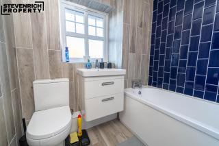 Spacious 5Bed House in Coven - - 5