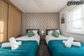 Spacious 5Bed House in Coven - - 2