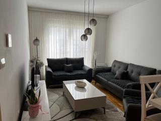 Cozy Central Apartment Nikšić - Nikšić - 0