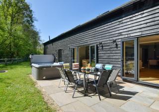 Watermans Vineyard Barn - Hurst Green - 8