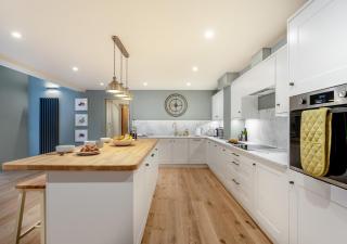 Watermans Vineyard Barn - Hurst Green - 1