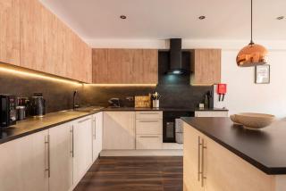Stylish 2 Bedroom Apartment in Central Hull - 8