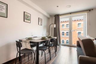 Stylish 2 Bedroom Apartment in Central Hull - 3