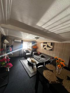 Appartement Gris Vargues- Résidence Shalom- Wifi, Clim, Parking, Gardien 24h - Douala - 0