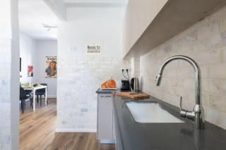Artistic 2BR Apt w Balcony in Florentin Center by Sea N' Rent - Tel Aviv - 3