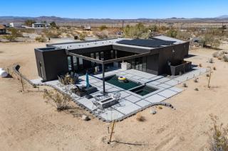 Luxe Modern Escape w Pool Hot Tub Firepit Desert View Lassen by AvantStay - Joshua Tree - 0