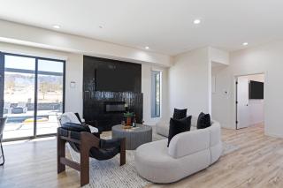 Luxe Modern Escape w Pool Hot Tub Firepit Desert View Lassen by AvantStay - Joshua Tree - 6