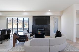 Luxe Modern Escape w Pool Hot Tub Firepit Desert View Lassen by AvantStay - Joshua Tree - 2