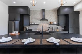 Luxe Modern Escape w Pool Hot Tub Firepit Desert View Lassen by AvantStay - Joshua Tree - 1