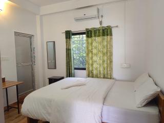 SAI PALACE HOTEL and RESTAURENT - - 2