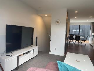 CBD New 2 Bed 2 Baths By Hagley Park With Parking - Christchurch - 0