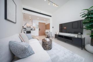 Free housekeeping visits during your stay - StayShort - Skyline View 1-Bedroom Sleeps 4 with balcony - 4