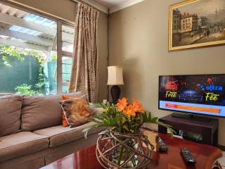 Private Bryanston Cottage, Garden, Uncapped Wi-Fi - Johannesburgo - 0