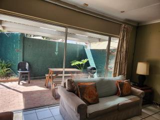 Private Bryanston Cottage, Garden, Uncapped Wi-Fi - Johannesburgo - 6