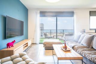 Vibrant Seaside Stay with Balcony by Sea N' Rent - Nahariya - 0