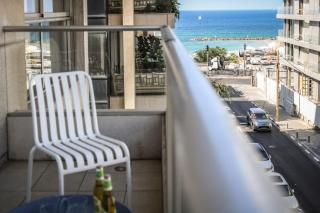 Chic Apartment w Balcony & Parking 3-min from Beach with Mamad by Sea N' Rent - Tel Aviv - 7