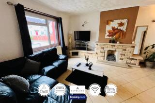 The European 3 Bedroom House By AltoLuxoExperience Short Lets & Serviced Accommodation With Free Parking - Bristol - 0