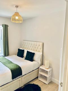 Dover Ferry Apartments, private terrace and on-site parking - Dover - 6