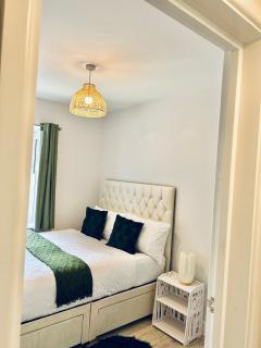 Dover Ferry Apartments, private terrace and on-site parking - Dover - 3