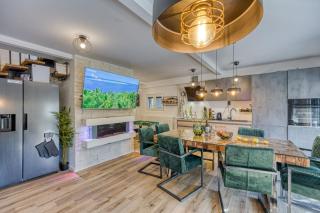 Luxury Holiday House with Sauna and Hot Tub - Lepajci - 4