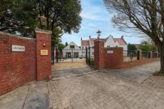 Holm House - Luxury Seaside Retreat - Cardiff - 3